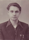 Фото предоставлено Кузнецовым Юрием Ивановичем. 25.10.56 г. Кузнецов Юрий Иванович, родился в пос.Флорищи в 1935 году в доме, где в последние годы был магазин №10.