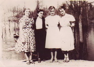 Фото предоставлено Кузнецовым Юрием Ивановичем. (01.05.56 г.) - справа Инна Варламова, с подругами.