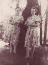 Фото предоставлено Кузнецовым Юрием Ивановичем. (18.09.57 г.) - справа Людмила Варламова - старшая сестра Инны, слева - подруга Анна.