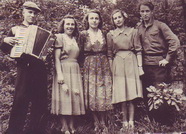 Фото предоставлено Кузнецовым Юрием Ивановичем. (летом 1955 г.) - за рекой Лух.