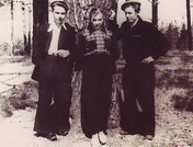 Фото предоставлено Кузнецовым Юрием Ивановичем. (май 1956 г.) - Кузнецов, Валя Голубева, Кочетыгов.