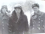 Фото предоставлено Ириной Борщевой (Хвостиковой): 1975 г. Слева направо: Буняшин (муж ЗАВУЧа шк.№47), директор школы Наместников Н.И. и мой отец