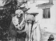Новый 1982 год. Дед Мороз и Снегурочка во Фролищах. Фото предоставил Владимир Гайбура.
